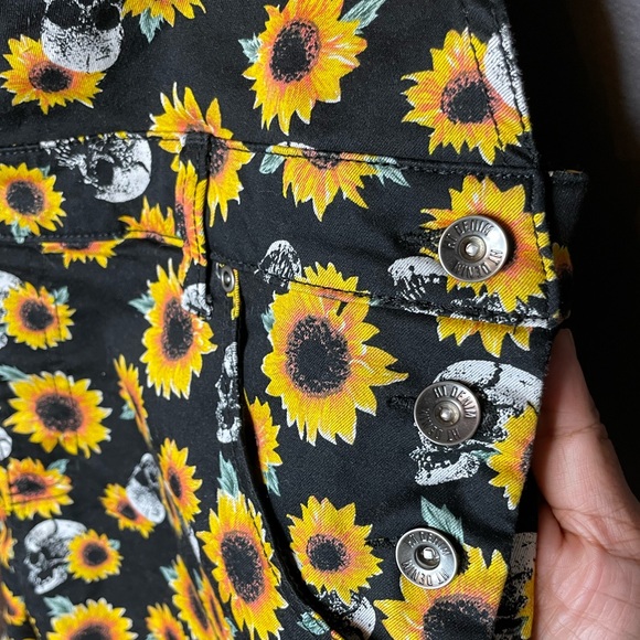HT Denim Sunflowers & Skulls Shortalls - Picture 10 of 11